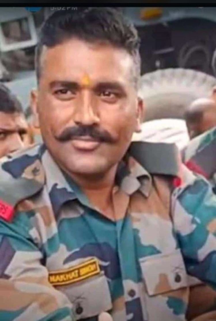 suman_pakad's tweet photo. अरुणाचल प्रदेश में ऑपरेशन अलर्ट के दौरान सेना का ट्रैक खाई में गिरने से तीन जवान शहीद और चार घायल हो गए। 
राष्ट्र क्षति में शहीदों को नमन और घायलों के शीघ्र स्वास्थ लाभ की ईश्वर से कामना करती हूँ ।
 #ArunachalPradesh #OperationAlert #IndianArmy https://t.co/xlReZBMxM8