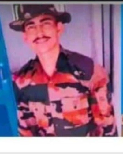 suman_pakad's tweet photo. अरुणाचल प्रदेश में ऑपरेशन अलर्ट के दौरान सेना का ट्रैक खाई में गिरने से तीन जवान शहीद और चार घायल हो गए। 
राष्ट्र क्षति में शहीदों को नमन और घायलों के शीघ्र स्वास्थ लाभ की ईश्वर से कामना करती हूँ ।
 #ArunachalPradesh #OperationAlert #IndianArmy https://t.co/xlReZBMxM8