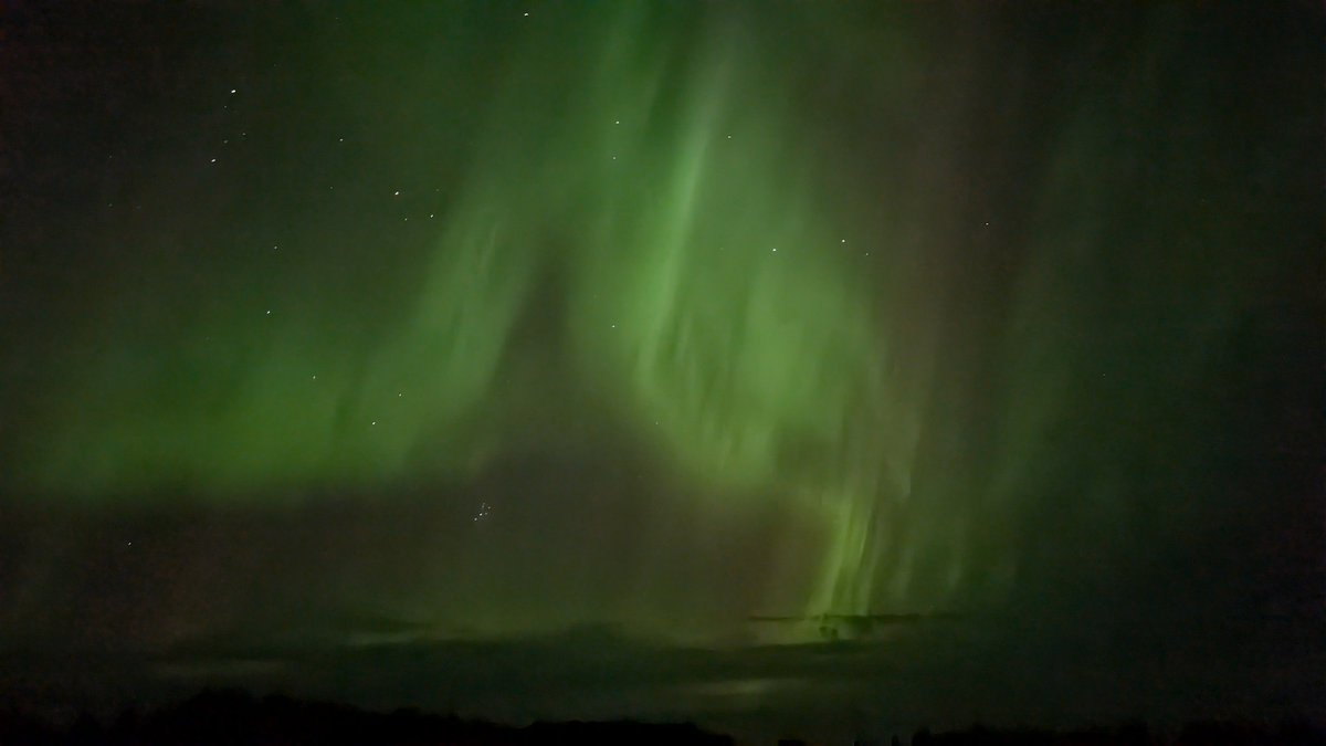 Lady Aurora did not disappoint tonight. Glad I stayed out til the moon started rising in the northeast. This is a phone shot, will process camera photos Wednesday. #northofwinnipeg #Manitoba <a href="/TweetAurora/">Aurorasaurus</a>