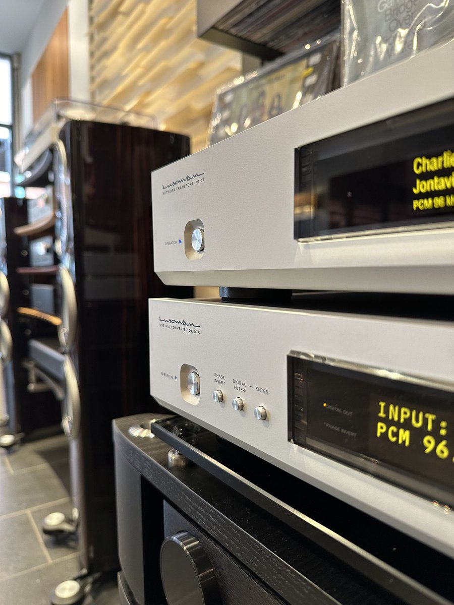 AudioVenue's tweet photo. Luxman NT-07 Transport, and their very latest DA-07x DAC.
.
#sounds #audio #hifi #hifilondon #hifiberkshire #ealing #maidenhead #audioquest #luxman #luxmannt07 #luxmanstreamer #da97x #luxmandac #analoguedac #dac #luxmanda07 https://t.co/H3AaV6aOjL
