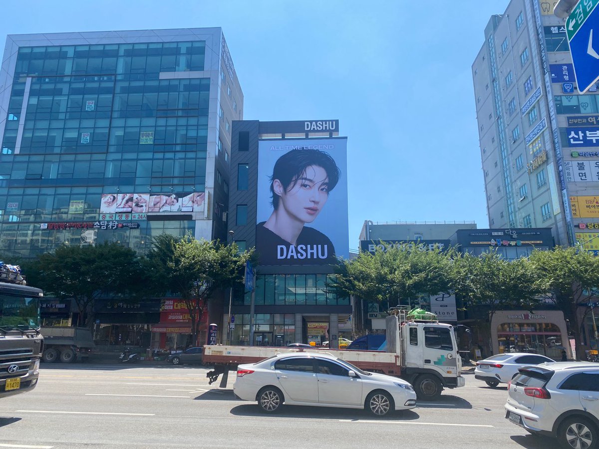dashu_bws's tweet photo. 우리는 늘 이야기했죠… 좋은건 크게 보라고 배웠습니다..이미 많은분들이 보셨지만 건너편샷 추가해서 공유드립니다💙💙💙
다슈 뮤즈 변우석, 찬란한 여정의 시작💙 https://t.co/GPNenfwSk5