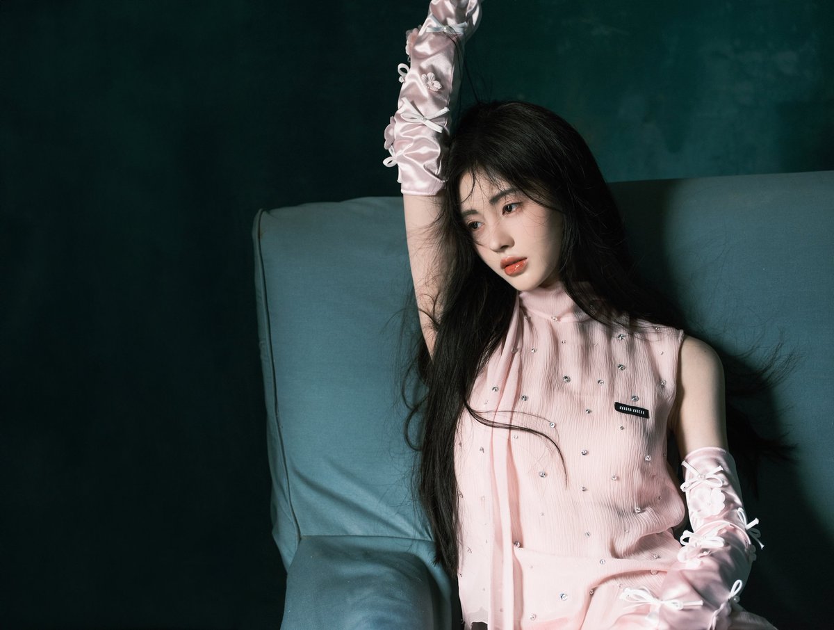 240828 鞠婧祎_Official Weibo update 1/4 Ju Jingyi's photoshoot for