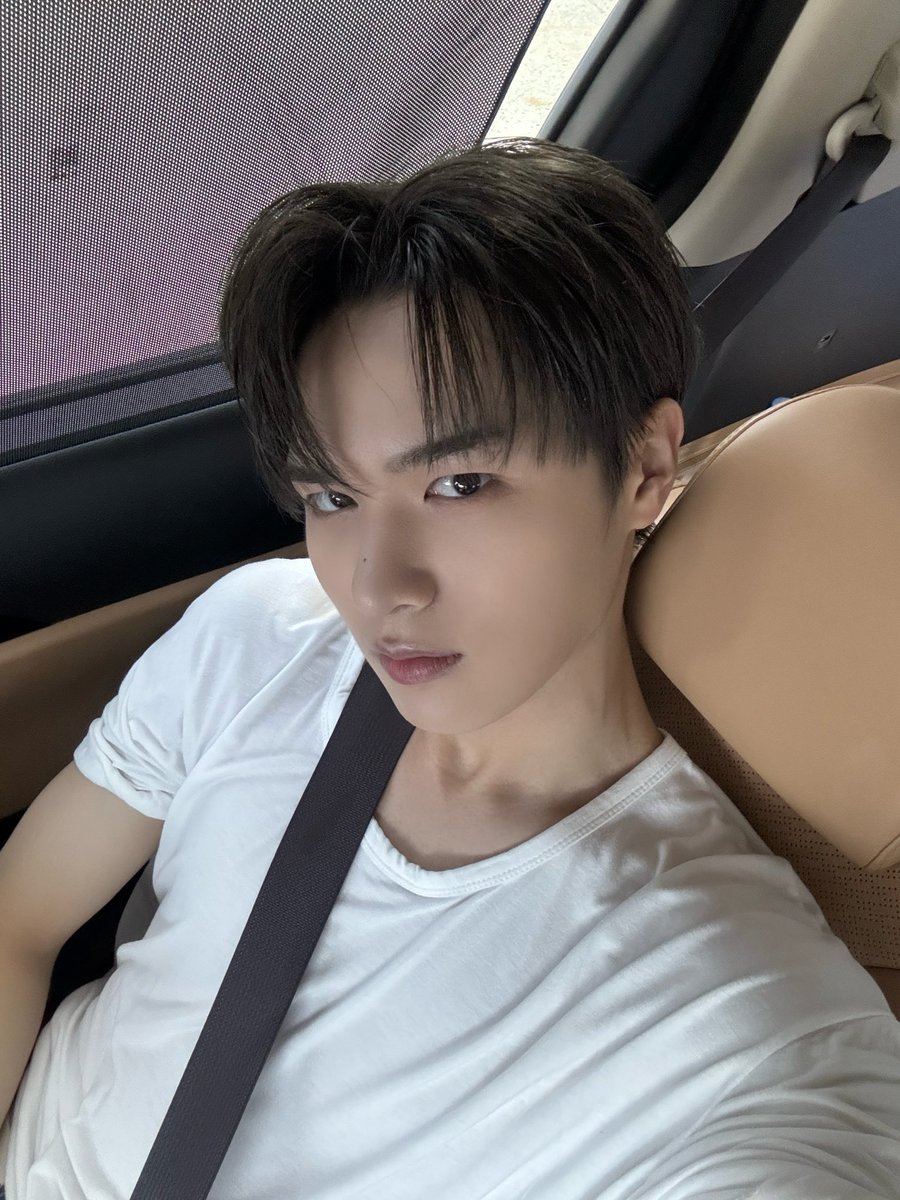 [#지은호]
오늘도 루네이트 챙겨 보기!

#루네이트 #LUN8 #1일1루네이트👍