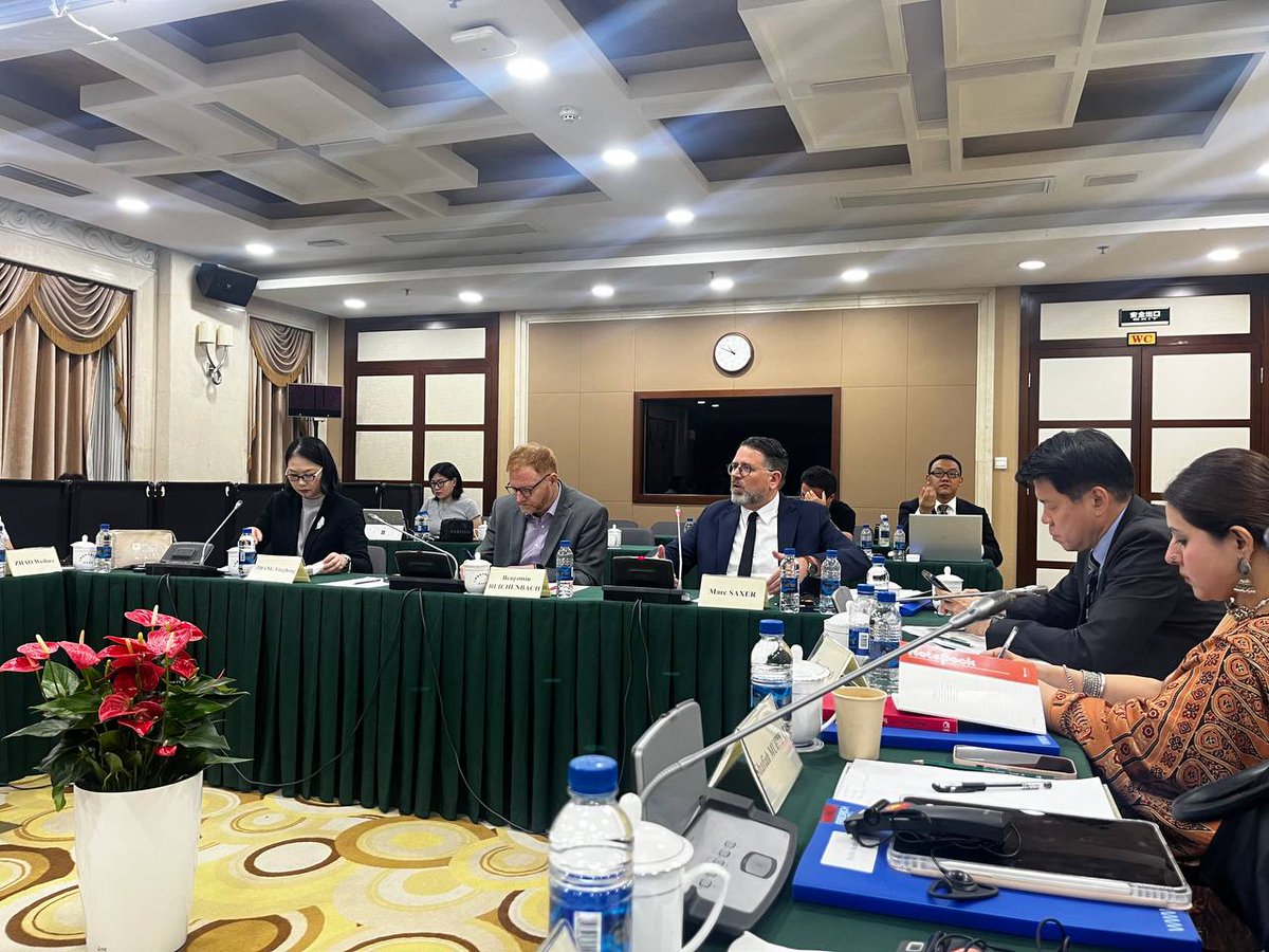 FESinAsia's tweet photo. #FESAsia Strategic Foresight Group members from🇮🇳🇮🇩🇰🇷🇹🇭are in Shanghai for discussions and dialogue with thought leaders & experts from🇨🇳to exchange views on topics like finding convergence and collaboration in the midst of uncertainty and a transitioning international order. https://t.co/uoPhNCZCai