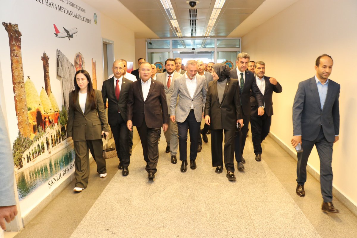 CYAZMAC's tweet photo. AK Parti Genel Başkan Yardımcımız, Teşkilat Başkanımız Sayın Erkan Kandemir’i havaalanında karşıladık. 

Şanlıurfamıza hoş geldiniz Başkanım @erkankandemir . 

Değerlendirme toplantımızın hayırlara vesile olmasını dilerim. https://t.co/kq1lXqCF4b