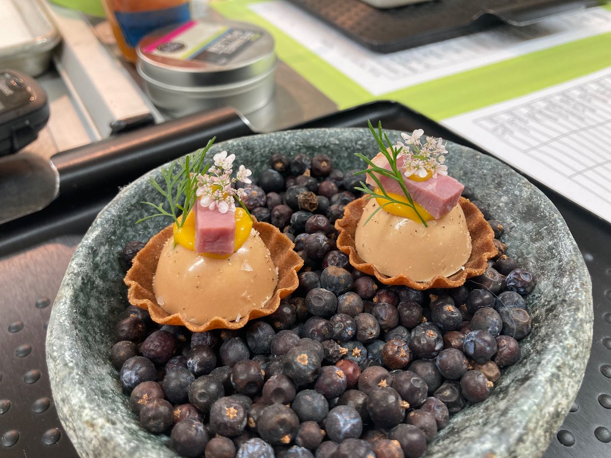 Gingerbread tart, foie gras, smoked duck, kumquat