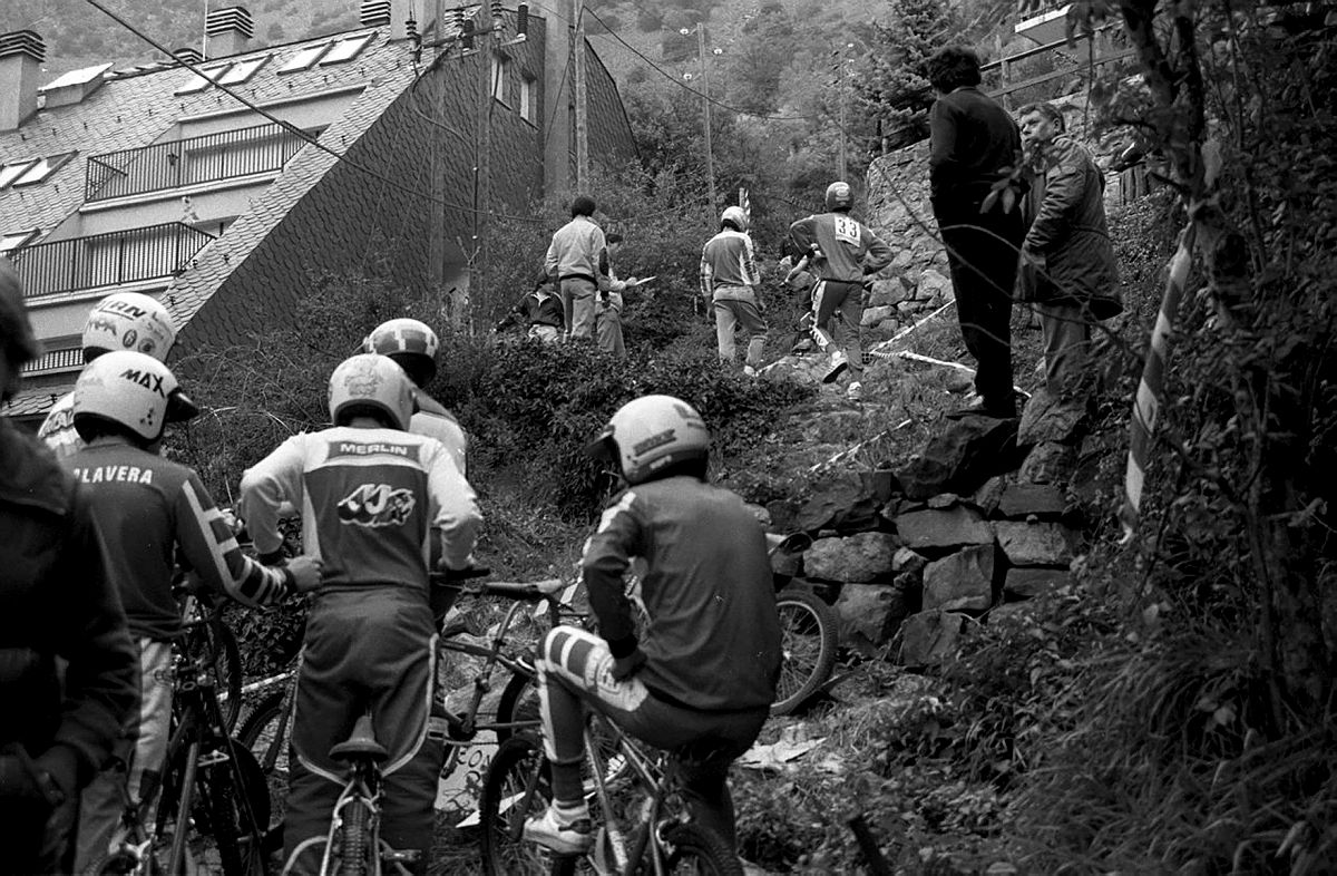 🇦🇩 Andorra, terra de ciclisme 🚴‍♂️🏞️... Mentre se celebren els Campionats del Món de BTT a Pal Arinsal, viatgem als 80! A l'ANA conservem imatges úniques de totes les modalitats, com de bicicròs com aquestes.

Fèlix Peig 📸 (1983)FP_29633, FP_29633, FP_29634, FP_29635, FP_29636
