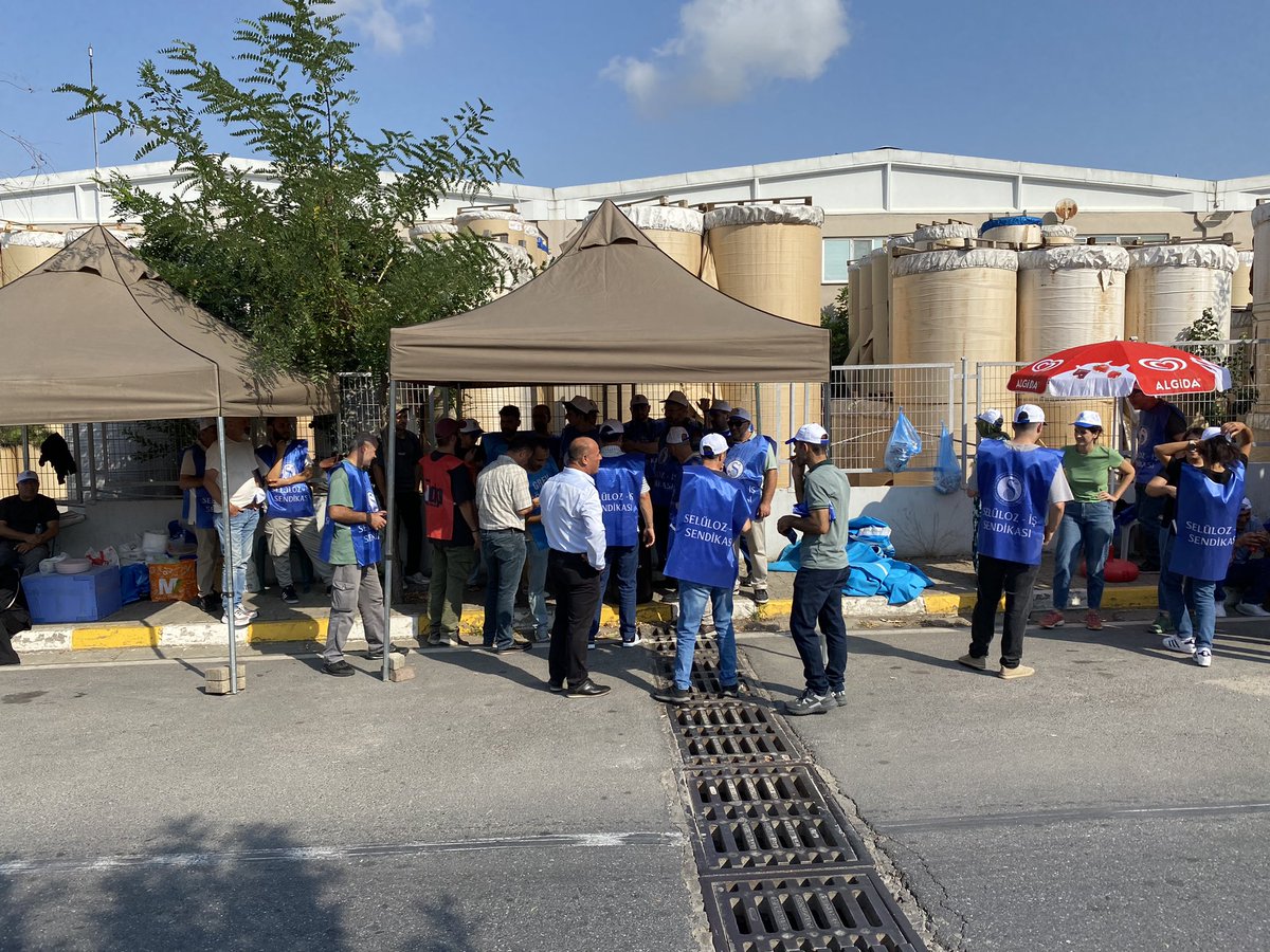 MKB Rondo işyerinde grev pankartımızı astık, grevimizi başlattık. Tüm dostları grev çadırımıza bekleriz.