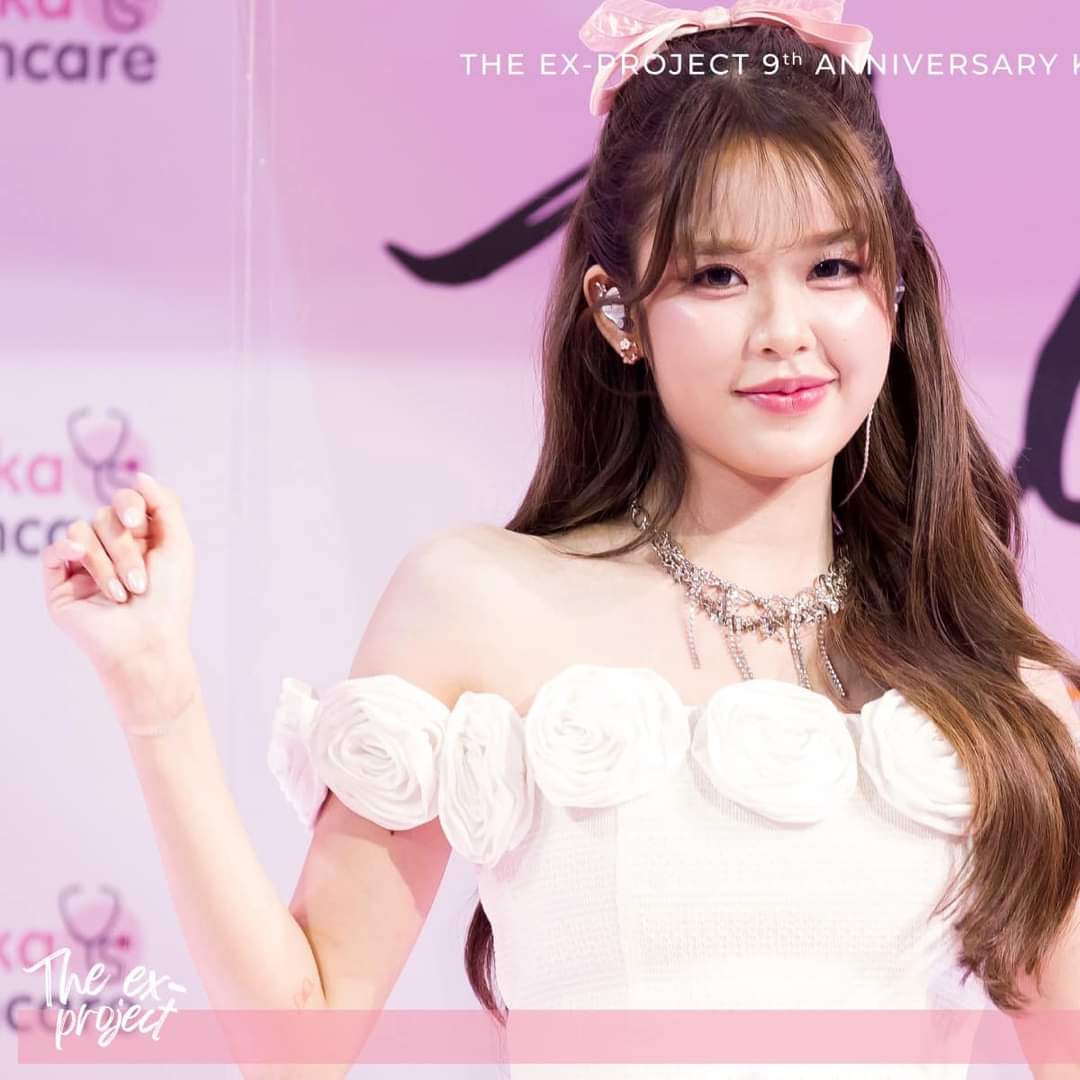 MOBYE_Fanbase's tweet photo. Vikkaskincare จัดเต็มกับภาพ Mini concert น้องโมบายสุด Exclusive ในงาน 𝟵𝘁𝗵 𝗔𝗻𝗻𝗶𝘃𝗲𝗿𝘀𝗮𝗿𝘆 𝗞𝗩𝗞𝗫 และ 𝗚𝗿𝗮𝗻𝗱 𝗢𝗽𝗲𝗻𝗶𝗻𝗴 𝗩𝗶𝗸𝗸𝗮 𝗦𝗸𝗶𝗻𝗰𝗮𝗿𝗲
รูปเยอะมาก ฝากไลค์ แชร์ด้วยนะคะ👇
https://t.co/cxf2urg88v
#MOBYE
#TheExProject
#vikkaskincare #KVKX https://t.co/EXLp4bxA6o