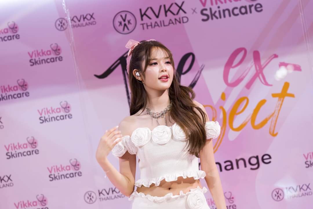 MOBYE_Fanbase's tweet photo. Vikkaskincare จัดเต็มกับภาพ Mini concert น้องโมบายสุด Exclusive ในงาน 𝟵𝘁𝗵 𝗔𝗻𝗻𝗶𝘃𝗲𝗿𝘀𝗮𝗿𝘆 𝗞𝗩𝗞𝗫 และ 𝗚𝗿𝗮𝗻𝗱 𝗢𝗽𝗲𝗻𝗶𝗻𝗴 𝗩𝗶𝗸𝗸𝗮 𝗦𝗸𝗶𝗻𝗰𝗮𝗿𝗲
รูปเยอะมาก ฝากไลค์ แชร์ด้วยนะคะ👇
https://t.co/cxf2urg88v
#MOBYE
#TheExProject
#vikkaskincare #KVKX https://t.co/EXLp4bxA6o
