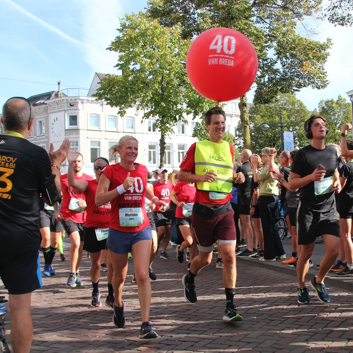 Help jij mee om meer kinderen te kunnen laten sporten? Ik loop <a href="/40vanBreda/">40 van BREDA</a> <a href="/SingelloopBreda/">Singelloop Breda</a> en jij kan mij helpen en het verschil maken:
linkedin.com/posts/martijnk…