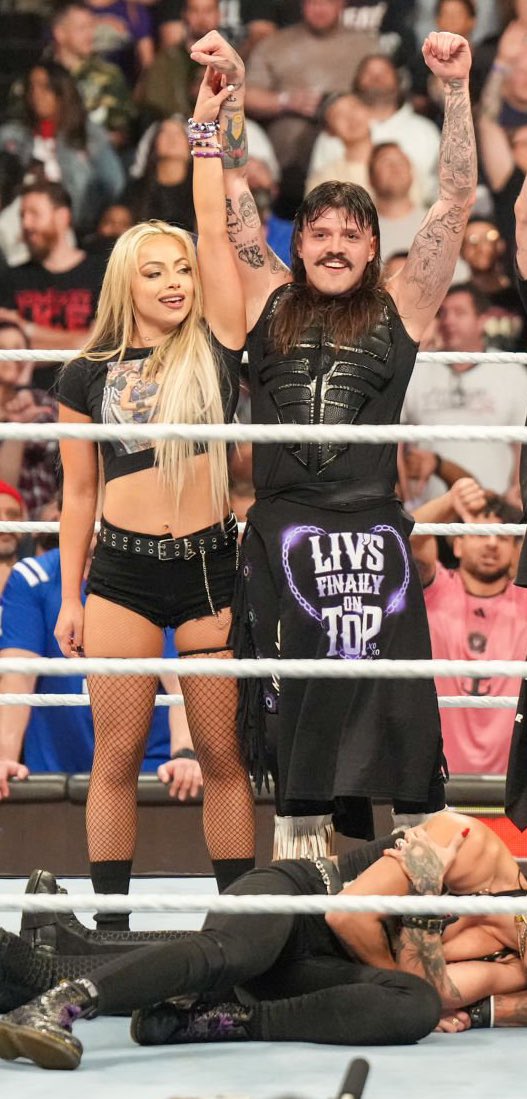 CryMorgan22458's tweet photo. My baby dom @domiswwesrps will be on my side and I love you so much baby 🥰🥰😘😘 https://t.co/V0ljRKwdLz