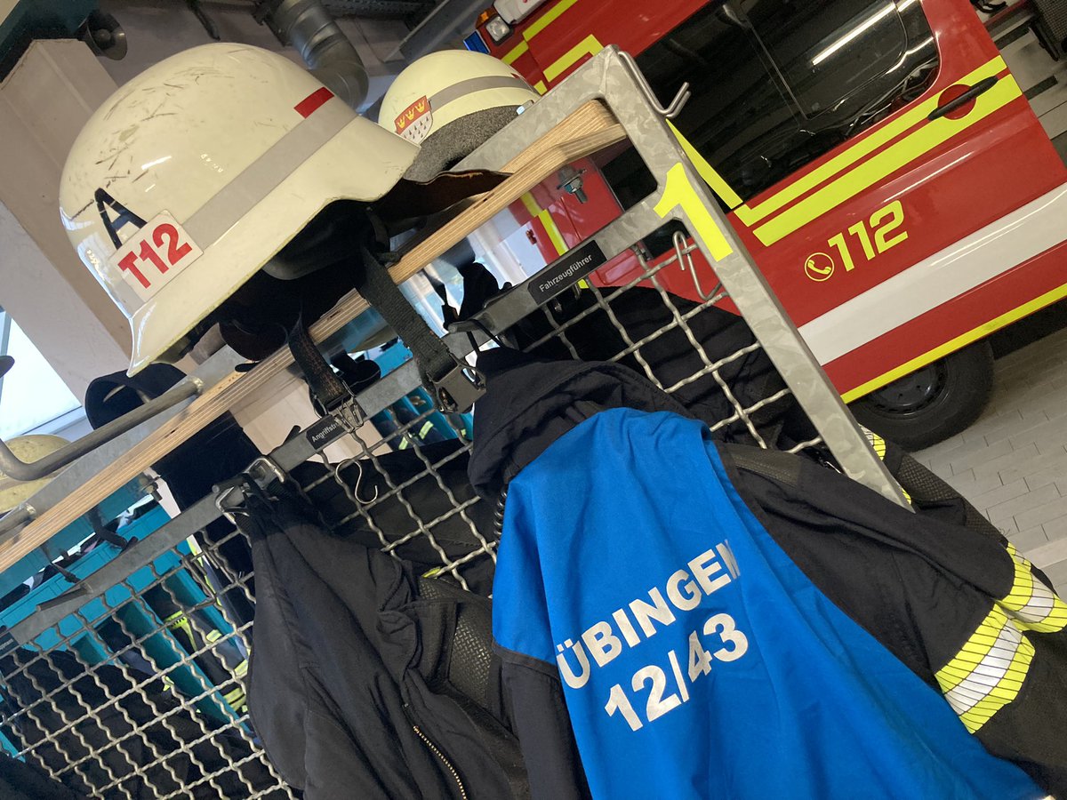 BlackSquirrel1's tweet image. Heute wieder Sicherheit produzieren. 
Heutige Funktion: Fahrzeugführer auf dem 1.-ausrückendem HLF.
#lovemyjob #firefighterforlife #tuebingen #feuerwehr