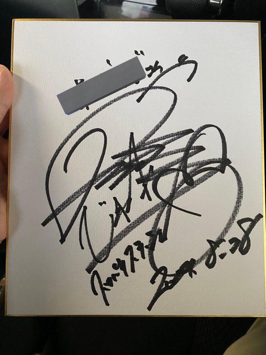 pandaaopanda's tweet photo. れんじろうさんにサイン貰った！
リゼロ2もたくさん当たって楽しかった😊
やっぱ周年+れんじろうさん来店は強い💪 https://t.co/mrZLefpPnC