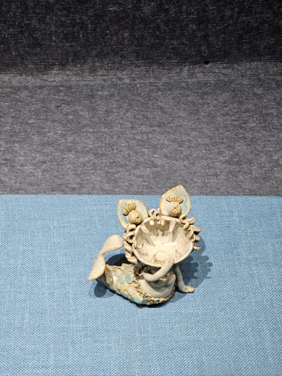 StraitHerald's tweet image. Initially, tile cat was used to protect the house and ward off evil spirits. Over time, it has gradually gained the auspicious meaning of attracting wealth.
来源：小红书 风和风起 #Culture #Craft #TileCat #StunningChina