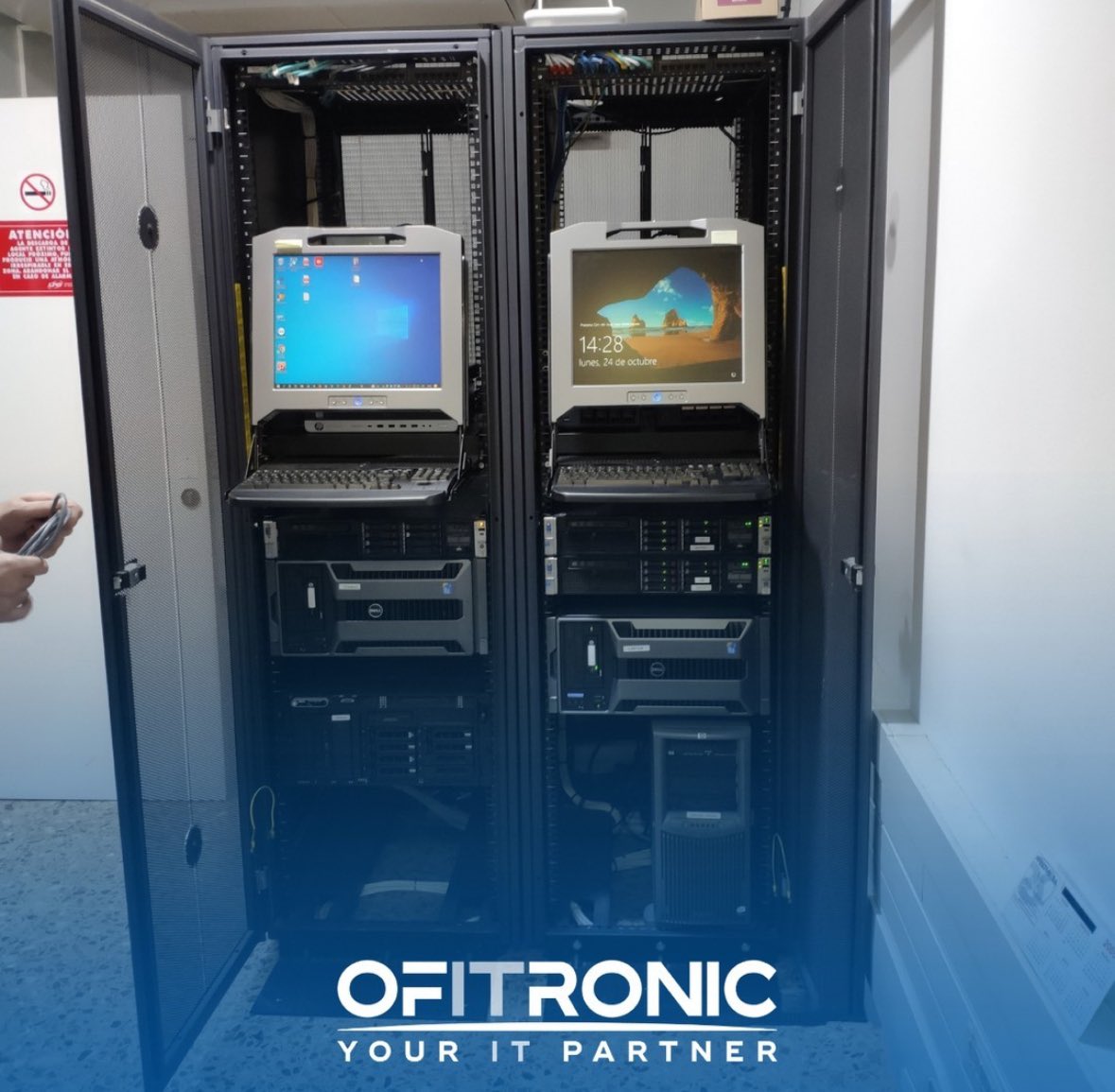 ofitronic_sis's tweet photo. Somos especialista en servicios de #impresión e #it para empresas
Nuestros técnicos realizan tareas de mantenimiento de infraestructura de red #Servidores #wifi #clienteservidor https://t.co/3IATOrIz81