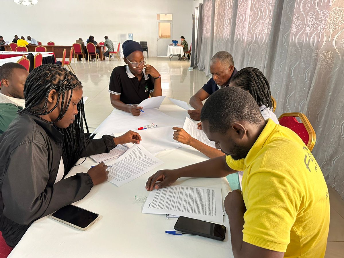 Under the <a href="/resea_project/">ReSea Project ESARO</a>, our team in Mozambique led by Denise Nicolau recently conducted a training to 25 project implementers dedicated to coastal and marine conservation in Vilanculo, Inhambane on #NbS

Read more: ➡️iucn.org/story/202408/t…
