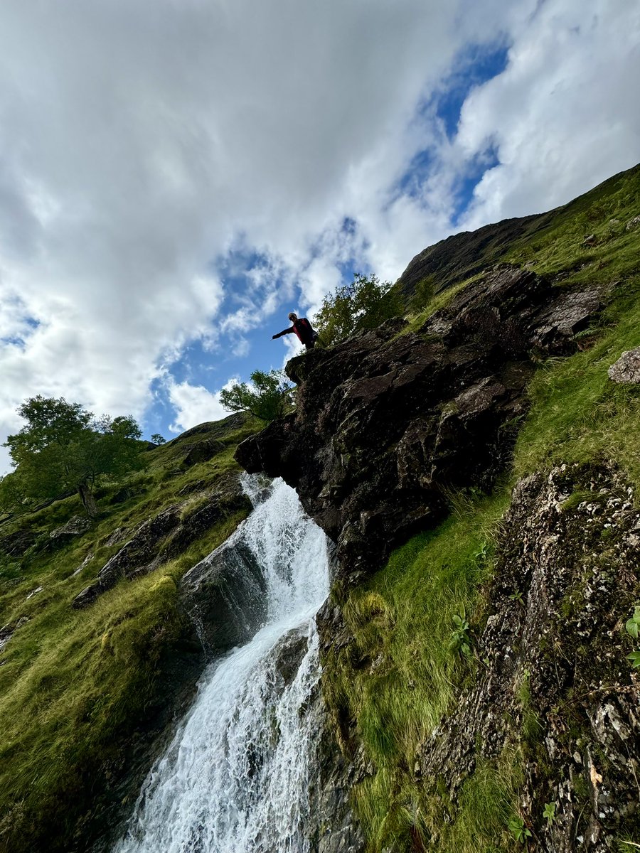 Lhotselouxox's tweet photo. Stunning!! #thelakes #buttermere #LakeDistrict #waterfall #nature #naturelovers https://t.co/f4DiiRCu49