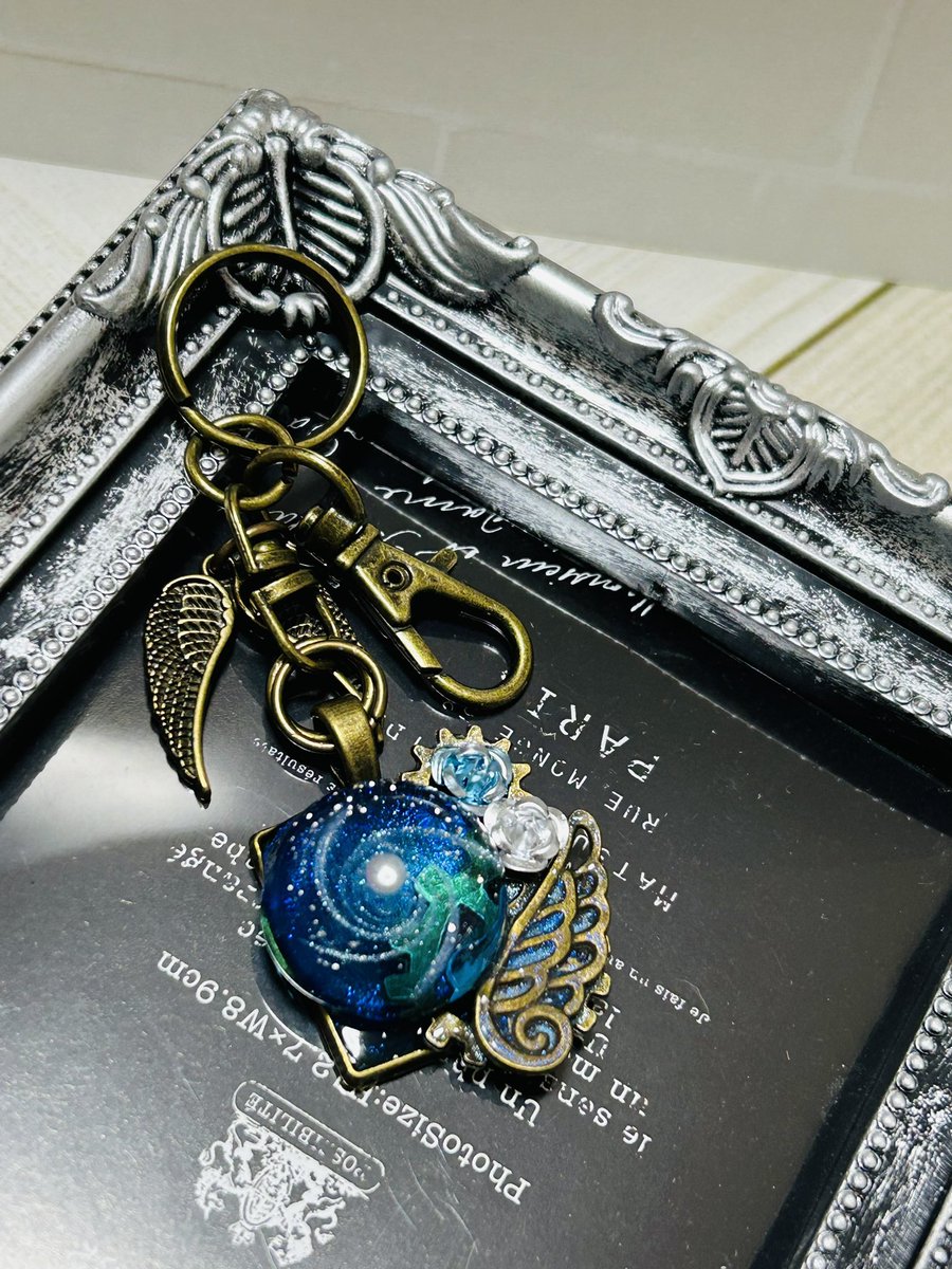 宇宙キーホルダー🚀🌏°.✧⚡︎

宇宙玉は渦巻き作るのが1番楽しいです
(*´艸`)

 #レジン  #レジン好きさんと繋がりたい  #ハンドメイド  #ハンドメイド作品  #ハンドメイド作家さんと繋がりたい