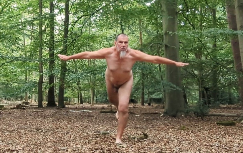 clothesfreeuk's tweet photo. Isn't it just great being and feeling alive ❤️🌳🪴🍃🍂
#forestbathing #naturalmale #naturalliving #thenaturalthing #healthy #happy #positivity #beyourself #barefoot #bare #barefootandnaked #freedom #naturalhumanbeing #natural
#clothesfreeliving #naturism #normalnudity #nonsexual https://t.co/tyolBnedV2