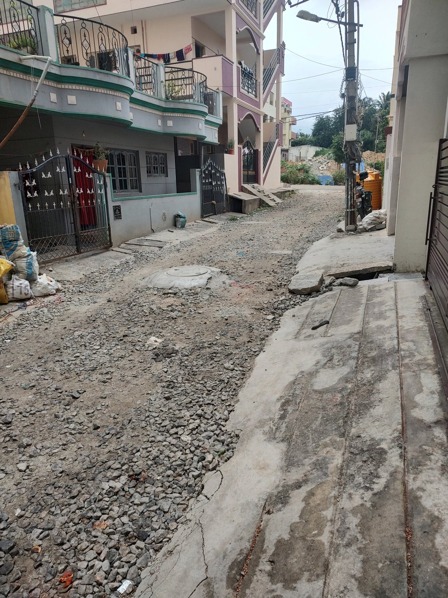 Surajm33's tweet photo. @BBMPCOMM @BbmpchdTeam This is the road today. Even after 1.5 years its not constructed. Very disappointing. @karnatakaportf @Bbmpcares @BBMPCOMM @bbmpco https://t.co/eiP1dpCjtP