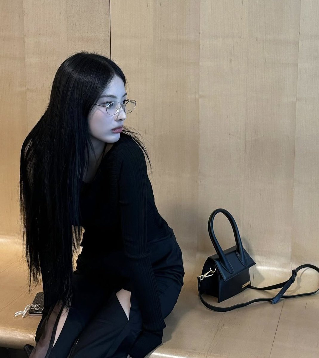 jinyixxn's tweet photo. Been a while, huh? Hi everyone! https://t.co/68NeeiqGqL