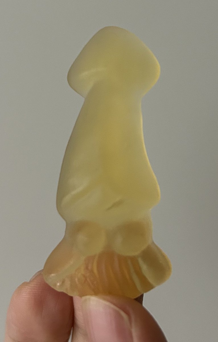 函館で買ったグミが美味しい！
パッケージはイカの絵ばっかりだけど🍎味がすごい。

道南地区限定です🦑✨

#おやつびより 
#踊るいかグミ