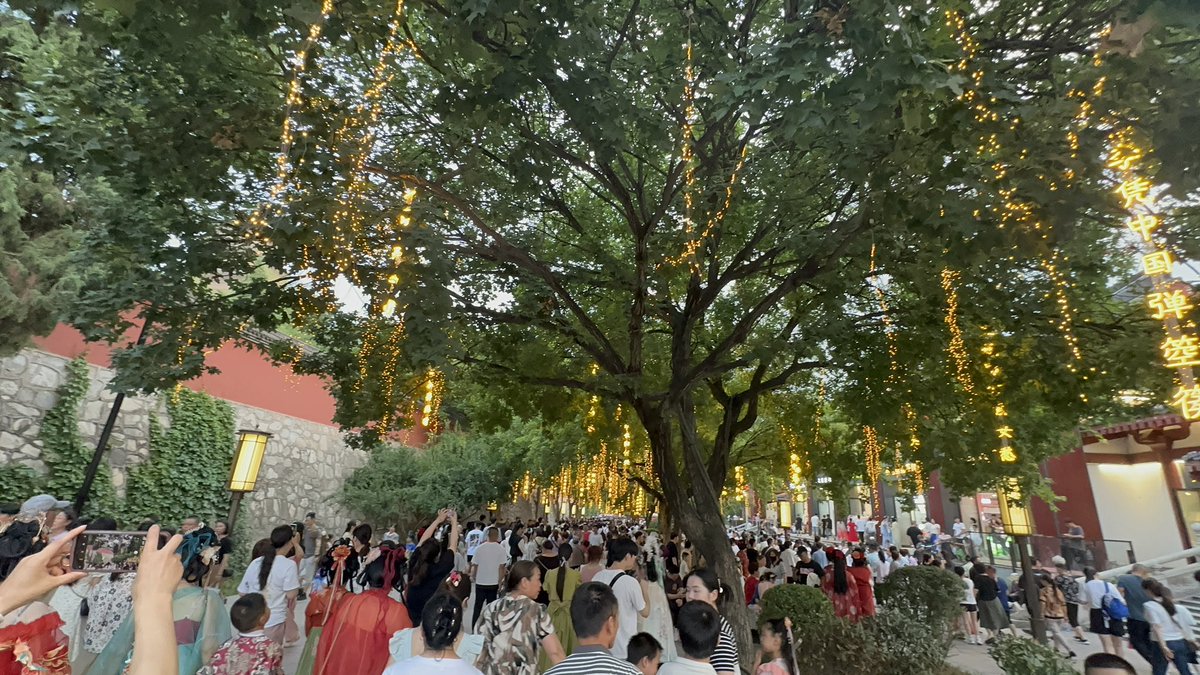 游人如织