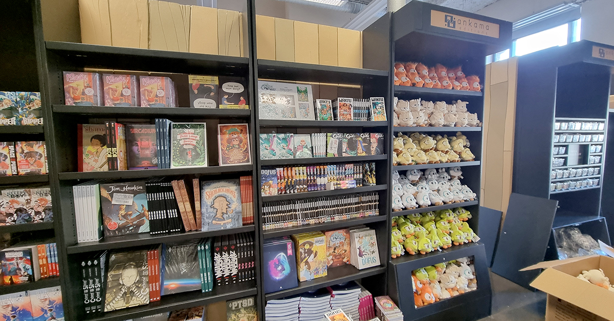 AnkamaEditions's tweet photo. En direct de l'#AnkamaConvention à J-2 : l'installation de notre boutique Ankama Shop sur place progresse à toute vitesse ! C'est qu'il y en a des choses à mettre en rayon... ⏱️ https://t.co/lHp4CjmR3i