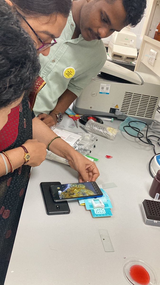 dranuharshal's tweet image. When u inspire Physicist they hold #Foldscope demo for #schoolchildren on video call we exchange notes how to make slide, mount it @tvmiiser @PrakashLab the more v engage we realise v r learners ourselves Inviting more schools 2visit the Science activity centre kudos @VinKamble01