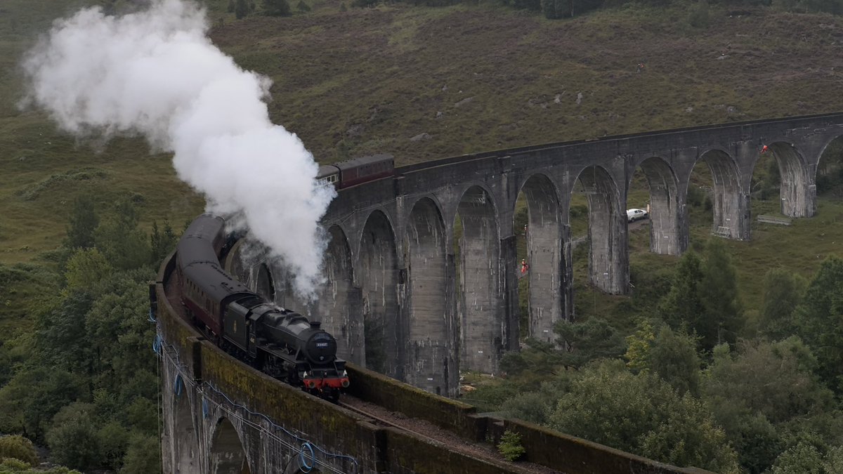 Our last stop in Scotland - the Glenfinnan Viaduct (for the Harry Potter fan) 🧙 

It was worth the 3 hour wait - and I am not an HP fan! 

We tried yesterday, and despite being almost 2hrs early, there was no parking anywhere - so it was an early rise this morning. #HarryPotter