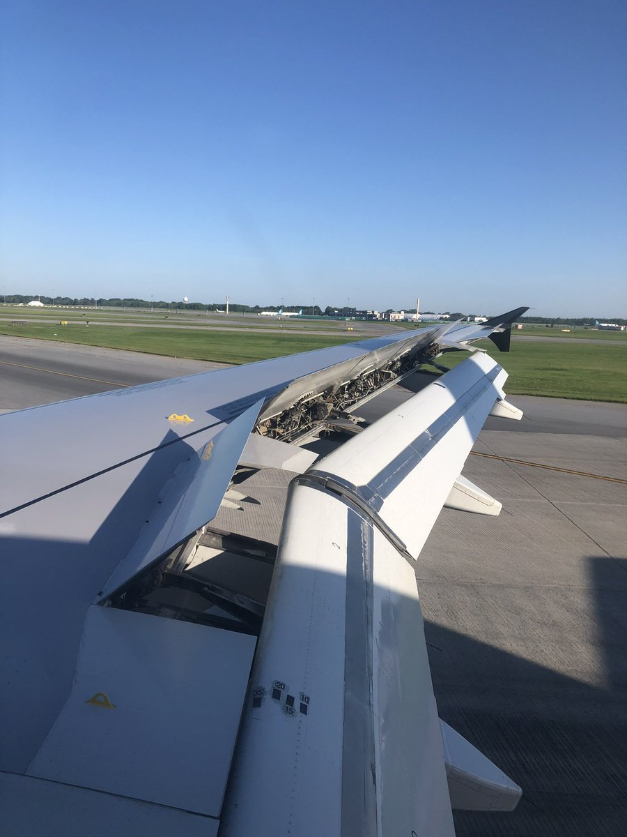 OoberMCGoober's tweet photo. Looks like the plane was breaking apart https://t.co/Vrvtz1Wz8l