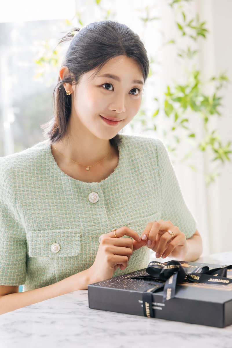 luvdentiste's tweet photo. 미공개 컷도 훔쳐 왔다!!
최혜선님 팬분들 얼른 받아가세요!

#덴티스테 #뉴플러스화이트 #나이트타임치약 #최혜선 #HazelChoi #Hyeseon #ChoiHyeseon #솔로지옥3 #SinglesInferno3 https://t.co/jrY7JzhM61