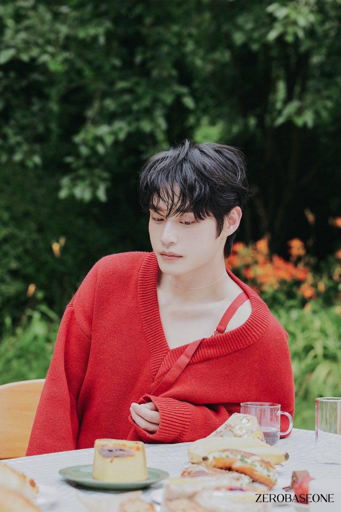 jiwoongiez's tweet photo. he just looks so pretty https://t.co/tTF4fD15E8