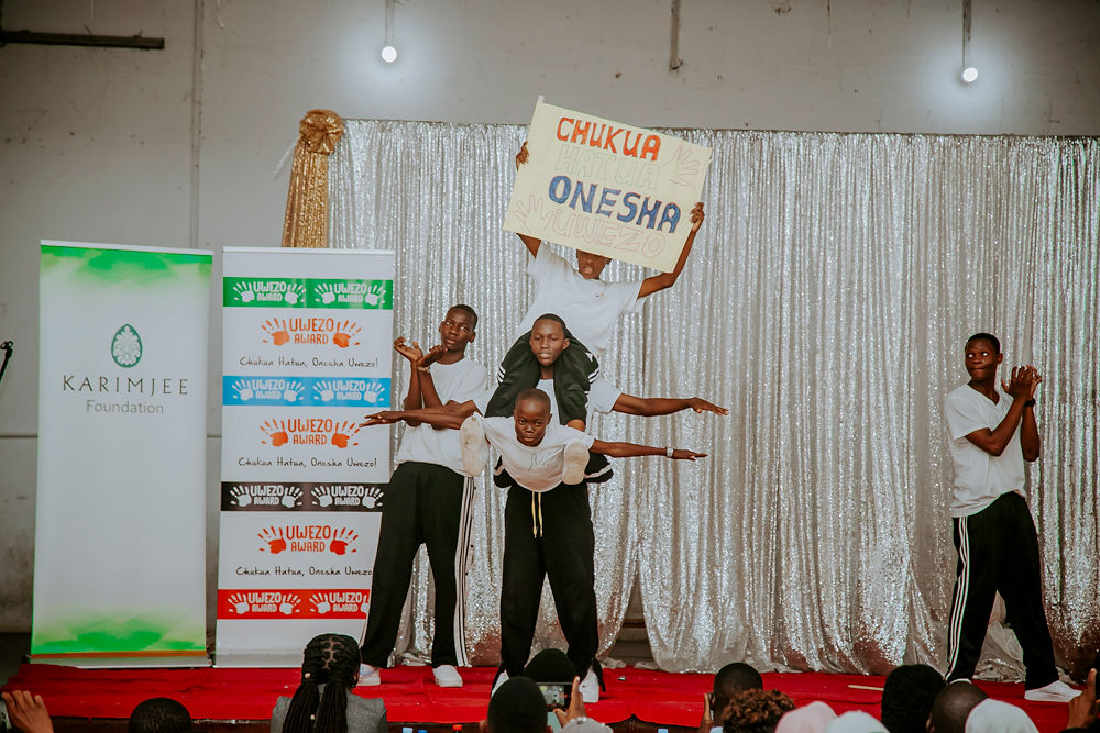 Greathopetz's tweet photo. Jukwaa pekee linalowakutanisha wanafunzi wa sekondari wenye vipaji Tanzania 😁 #uwezobonanza na mwaka huu ni kubwa zaidi...kaa mkao wa kula.

#uwezoprogram #uwezoaward #uwezobonanza #uwezokinara #uwezoclubs #chukuahatuaoneshauwezo #vijana #elimu #vipaji #ubunifu https://t.co/fL5VHFBuCs