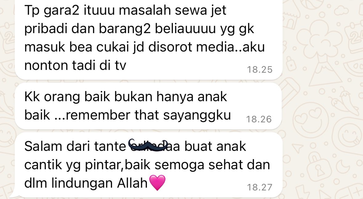 alyadjohan's tweet photo. “Nyokap lo pasti malu”

Also my mom, the one &amp; only source of power: https://t.co/R8YlWB1r58