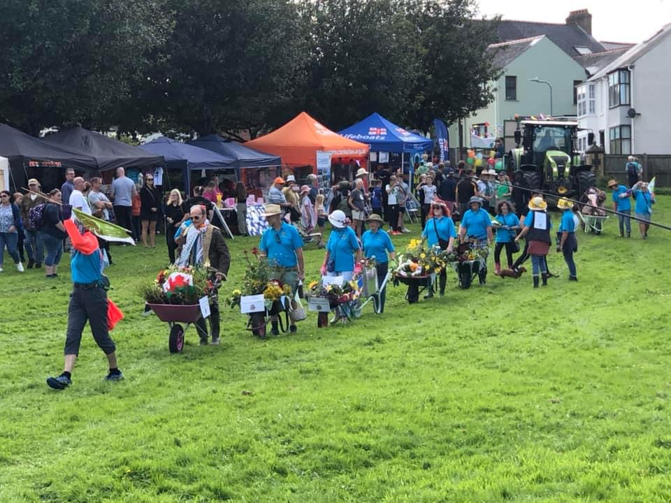 Parciau yng Nghymru (@greenflagwales) on Twitter photo The winner of the craziest #greenflagwales site surely must go to this happy bunch at Greening Fishguard & Goodwick! Wheelbarrows, wellies & flags at the ready!! ๐ด๓ ง๓ ข๓ ท๓ ฌ๓ ณ๓ ฟ๐๐ฅณ <a href="/Keep_Wales_Tidy/">Keep Wales Tidy</a> @kwt_pembs <a href="/visit_fishguard/">Visit Fishguard & Goodwick</a> <a href="/fishguardpembs/">Fishguard & Goodwick</a> <a href="/VisitPembs/">Visit Pembrokeshire ๐ด๓ ง๓ ข๓ ท๓ ฌ๓ ณ๓ ฟ</a> The winner of the craziest #greenflagwales site surely must go to this happy bunch at Greening Fishguard & Goodwick! Wheelbarrows, wellies & flags at the ready!! ๐ด๓ ง๓ ข๓ ท๓ ฌ๓ ณ๓ ฟ๐๐ฅณ <a href="/Keep_Wales_Tidy/">Keep Wales Tidy</a> @kwt_pembs <a href="/visit_fishguard/">Visit Fishguard & Goodwick</a> <a href="/fishguardpembs/">Fishguard & Goodwick</a> <a href="/VisitPembs/">Visit Pembrokeshire ๐ด๓ ง๓ ข๓ ท๓ ฌ๓ ณ๓ ฟ</a>