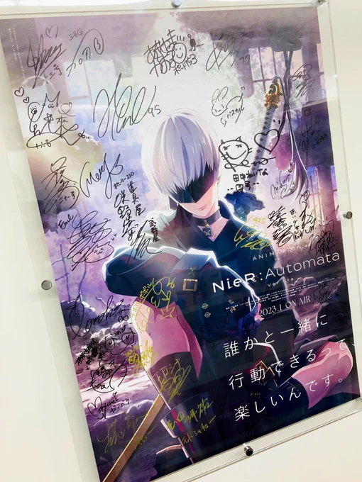 参加キャスト皆様のサインを「可能な限り」集めたポスターがスタジオに入りました!(タイミング悪く漏れた方ごめんなさい!)#人類に栄光あれ 