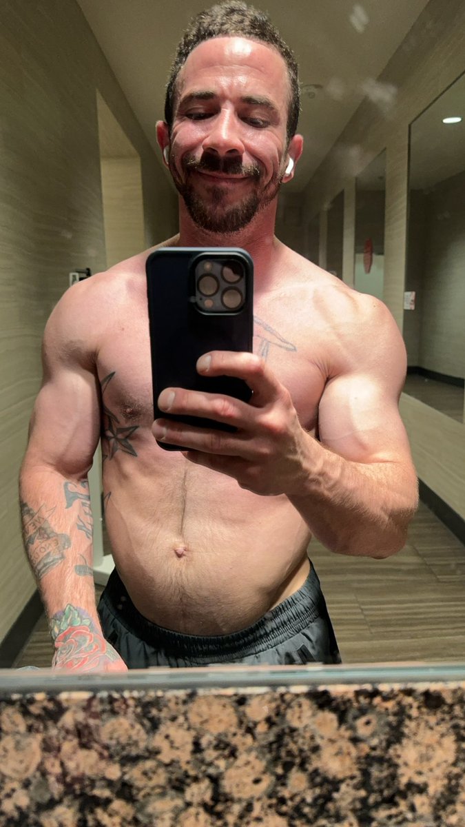 NickS_7_7_7_'s tweet photo. Always Grinding ๐ช๐ฝ
#motivationalcoach #motivation #fitnessmotivation #gym #fitness #gymmotivation #fitnesscommunity #gymlife #gymlife๐ช #fitnessadict #gymlifestyle #gymaddict #letsgetit #beastmentality https://t.co/fzBwJIor0J