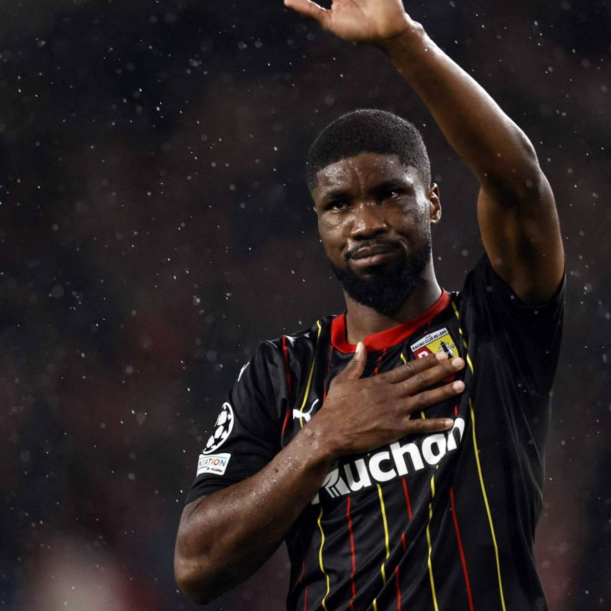 Racing7862_'s tweet photo. .
𝐔𝐧 𝐛𝐨𝐧 𝐦𝐞𝐜...

Kevin Danso est allé ce matin à l'aéroport de Lesquin saluer une dernière fois ses coéquipiers avant leur décollage pour Athènes.
Un beau geste, classe.
Un bon mec comme le dit Will Still.
@RCLens #rclens #lens https://t.co/oC3mTkPOoJ