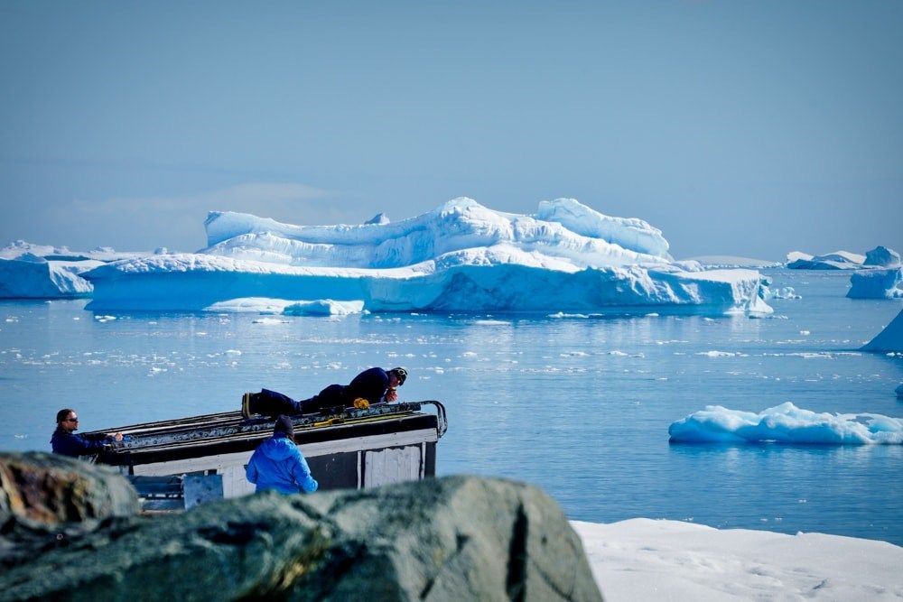 AntarcticHT's tweet photo. Head of buildings and conservation Ruth Mullett talks us through the work we’ve been doing at the ‘hut that was frozen in time’ on #DetailleIsland.

📸 UKAHT/Lesley Johnston

#Detaille  #ukantarcticheritagetrust #UKAHT 

🔗 Read Ruth's blog post: https://t.co/lQx5JXVvUk https://t.co/ln7wIJkOLl