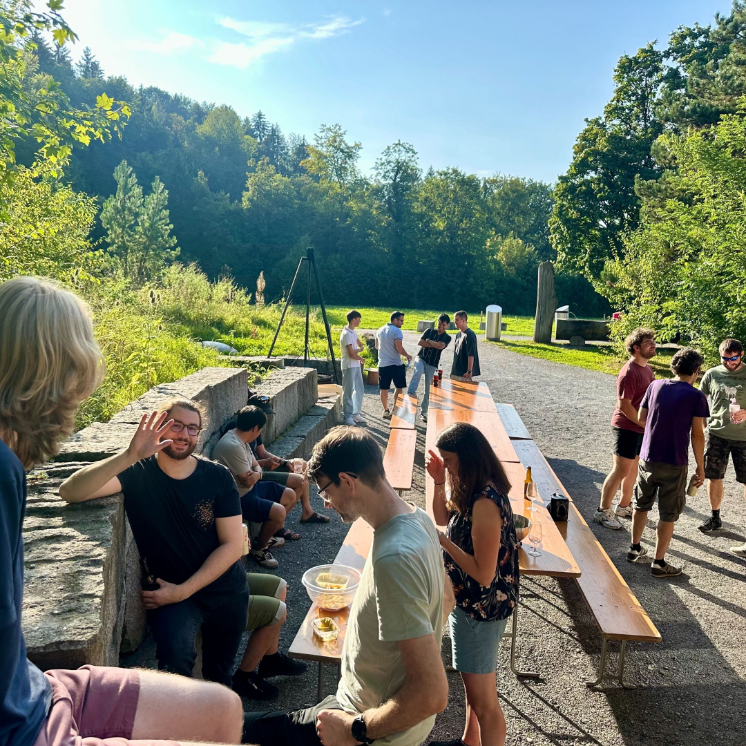 nine_ch's tweet image. Wir haben gelacht, gefeiert und es genossen – das war unsere After-Summer-Party. 🎉☀️ In der Waldhütte Ziegelhöhe in Schwamendingen blickten wir gemeinsam auf das erste Halbjahr zurück und stiessen auf den Rest des Jahres an. 💯😎  #summerparty #feiern #team #anstossen #nine