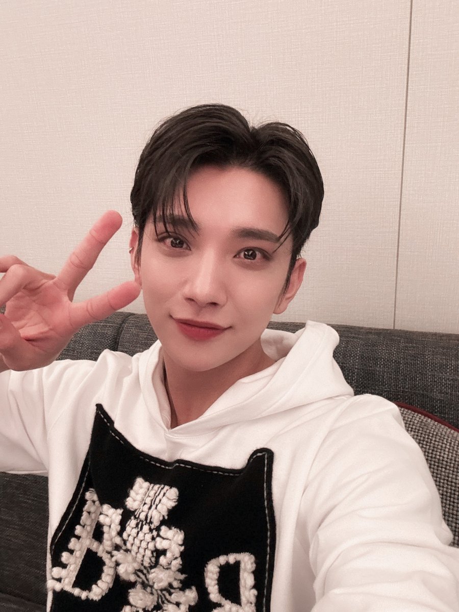 aswiume's tweet photo. '𝘑𝘰𝘴𝘩𝘶𝘢'𝘴 𝘮𝘦𝘮𝘰𝘳𝘺 ' 
𝑑𝑎𝑖𝑙𝑦   ~  𝑢𝑝𝑑𝑎𝑡𝑒᭝𖤐 ៹  [08.28]⋆⁺₊⋆

Karat 9. Yıl dönümümüz ><, 9 yılı yaş olarak düşünürseniz çocuksunuz yine de tecrübe olarak uzun zaman oldu. Karat çok teşekkürler! https://t.co/zC4v6SdBMf