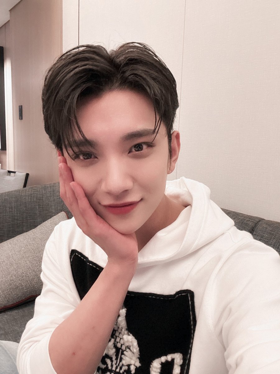 aswiume's tweet photo. '𝘑𝘰𝘴𝘩𝘶𝘢'𝘴 𝘮𝘦𝘮𝘰𝘳𝘺 ' 
𝑑𝑎𝑖𝑙𝑦   ~  𝑢𝑝𝑑𝑎𝑡𝑒᭝𖤐 ៹  [08.28]⋆⁺₊⋆

Karat 9. Yıl dönümümüz ><, 9 yılı yaş olarak düşünürseniz çocuksunuz yine de tecrübe olarak uzun zaman oldu. Karat çok teşekkürler! https://t.co/zC4v6SdBMf