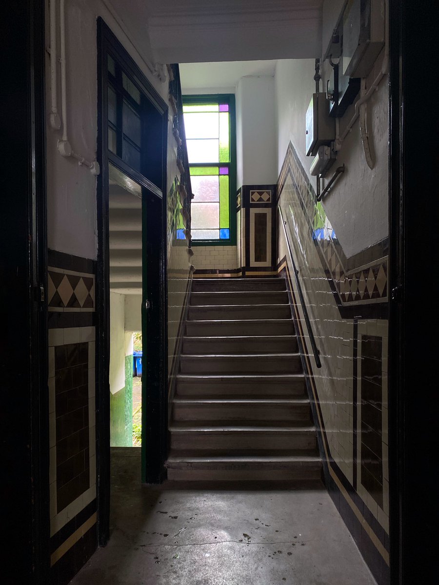 TnmntTiles's tweet photo. #Glasgow.
#Tenement #tiles #Scotland #Scottish #Archive #architecture #traditional #heritage #WallyClose #StainedGlass #Tilehunt #glasgowphotography #glasgowlife #scottishphotography #entrance #HiddenGlasgow #HiddenScotland #Staircase https://t.co/bfbAF1A3Di