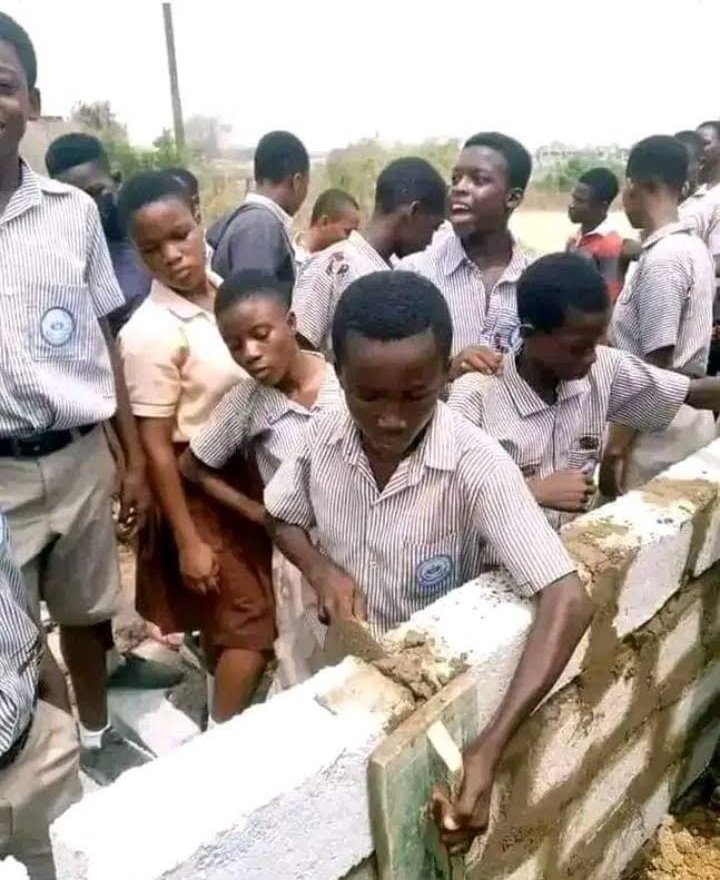 Wakati wanaofundishwa kuchora Panzi na Matamvua ya Samaki ni bora wangefundishwa haya ingeleta maana zaidi.