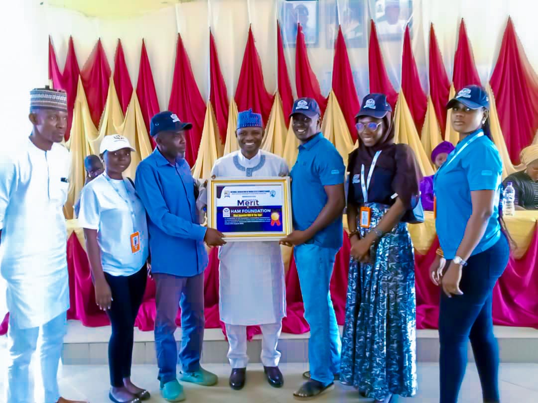 HAMFoundation_'s tweet photo. HAM Foundation Received Prestigious Award for Outstanding Humanitarian Services🏵️🖼️

https://t.co/g4tCEi9jB0 https://t.co/djIZMsX2d0