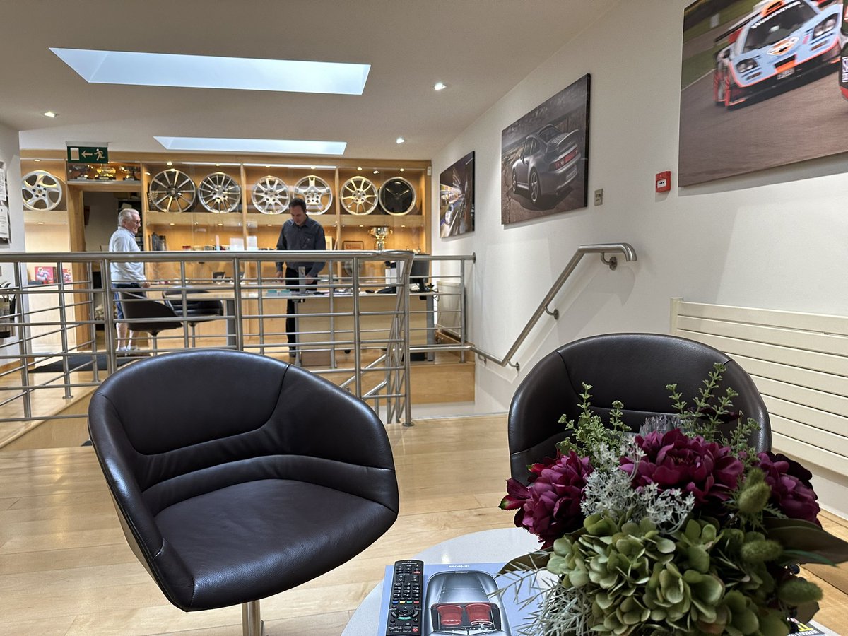 ParagonPorsche's tweet photo. Paragon Today! #wednesday 🔵

Date: Wednesday 28th August 2024
Weather: Sunshine
Temp: 25°C

#Paragon #Porsche #showroom #service #workshop https://t.co/3vVNRrzET8
