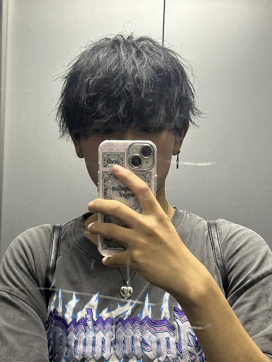 ryu_ryu_251's tweet photo. 4年ぶりのマッシュ
襟足なくなってちょっと寂しい😢 https://t.co/sBEUhxcikZ