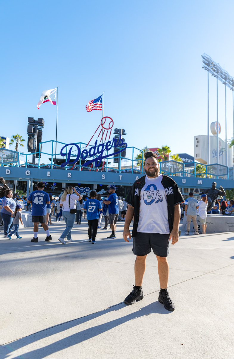 Josizzles's tweet photo. Salvadoran Heritage Night at Dodger Stadium and the @Orioles get the W!

#BirdLand https://t.co/anbLxlo5WV